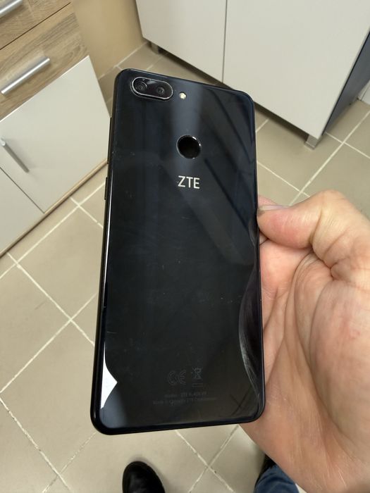 ZTE Blade V9 3/32gb - отличен