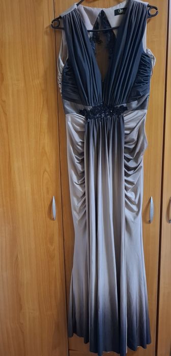 Vand rochie de ocazie!