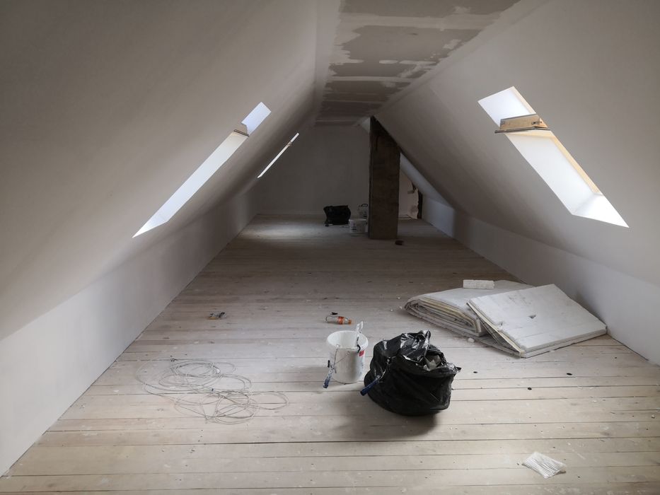 Finisari interioare acoperisuri tigla metalica reparati acoperis velux