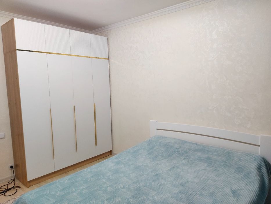 Продается  кровать с матрасом размером 1,6. матрас ортопидическии
