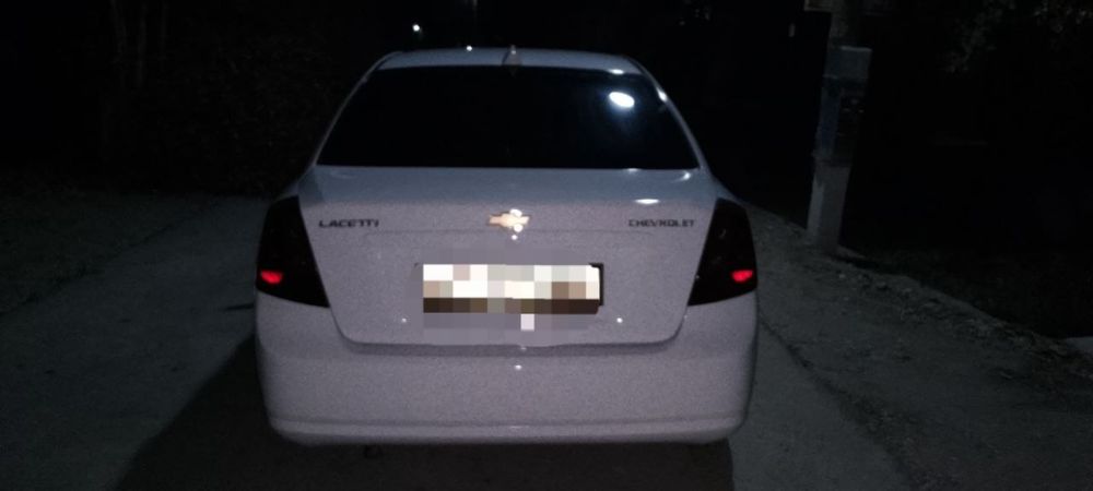 Lasetti 1.8 sotiladi