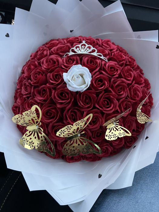 Buchet din 101 trandafiri