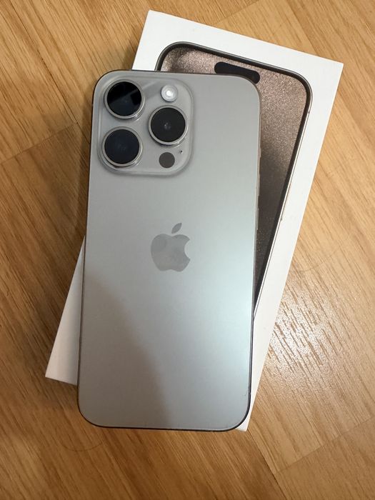 Iphone 15 pro la cutie impecabil