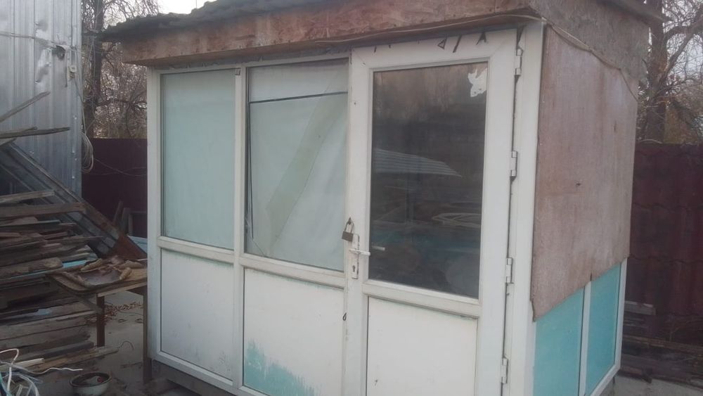 Киоск,будка,ларек.