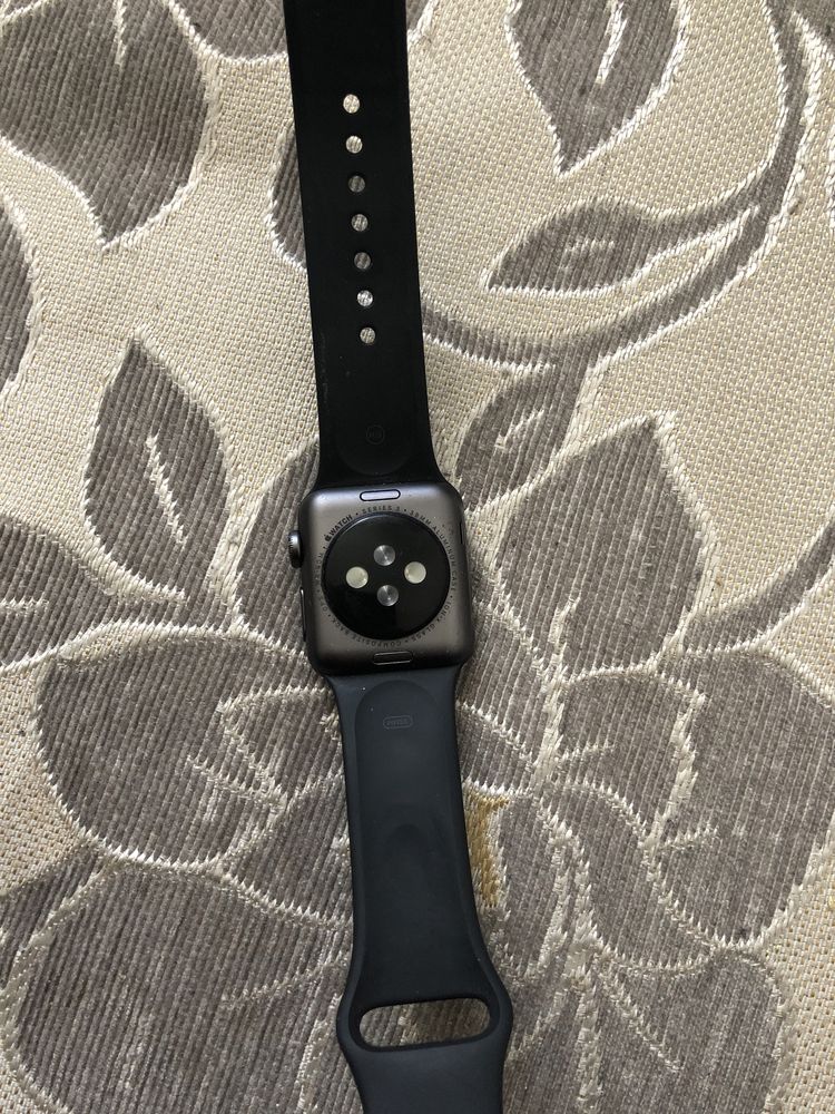 Продам Apple Watch 3