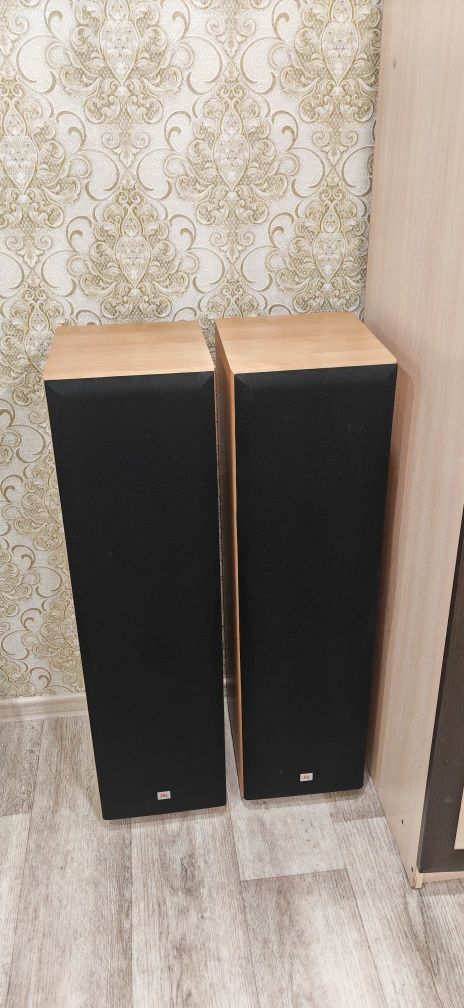 Фронтальные колонки  JBL E60