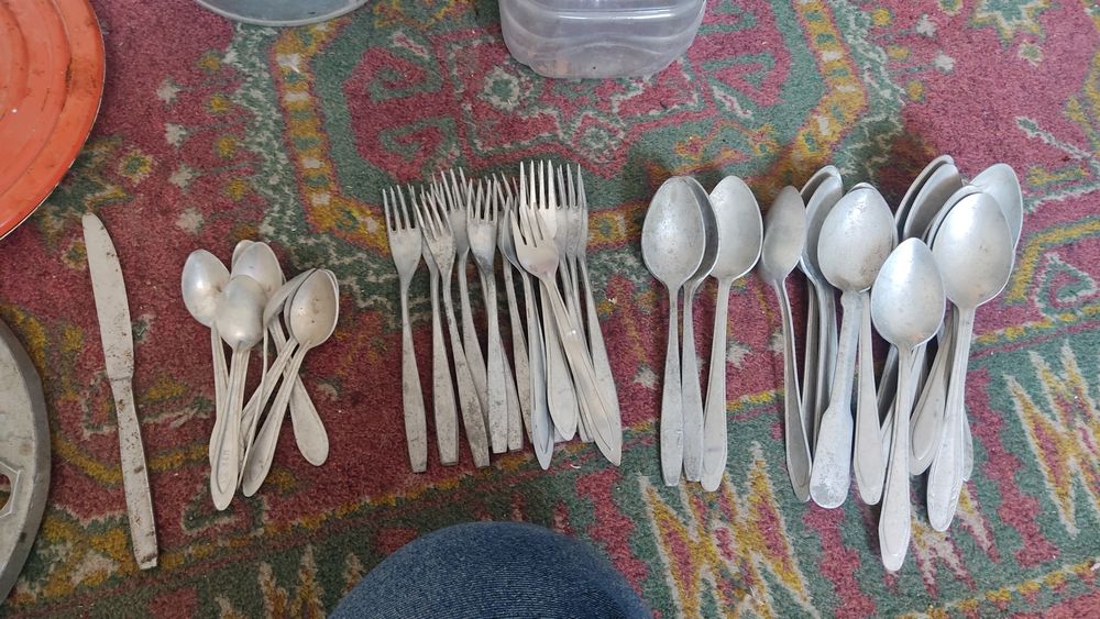 Алюминиевые ложки, вилки