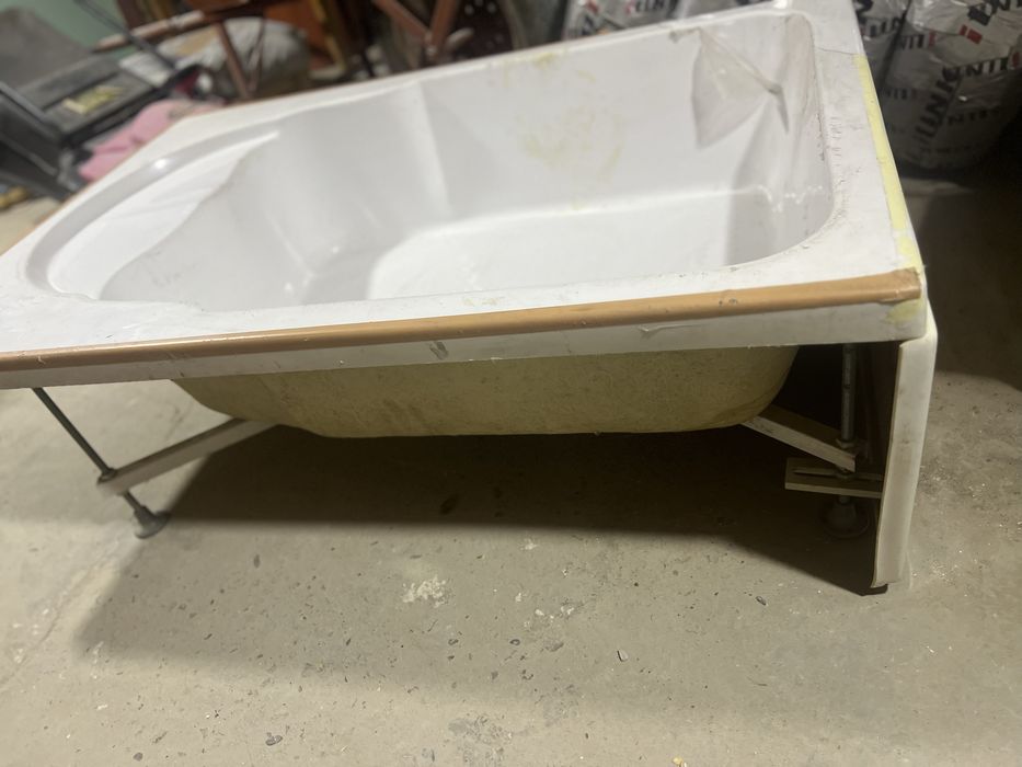 Ванна сотилади янги