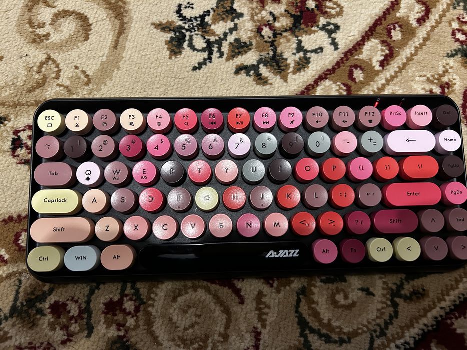 Vând tastatura bluetooth