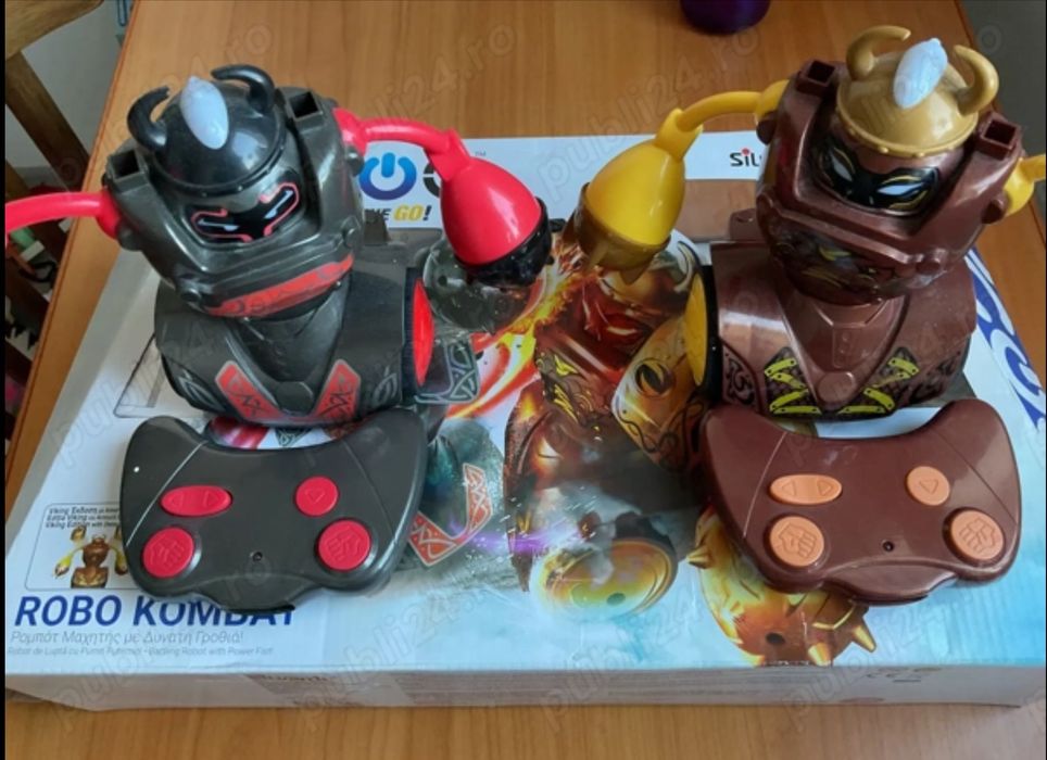 Set 2 roboti cu telecomanda Robo Kombat
Set 2 roboti Robo Kombat