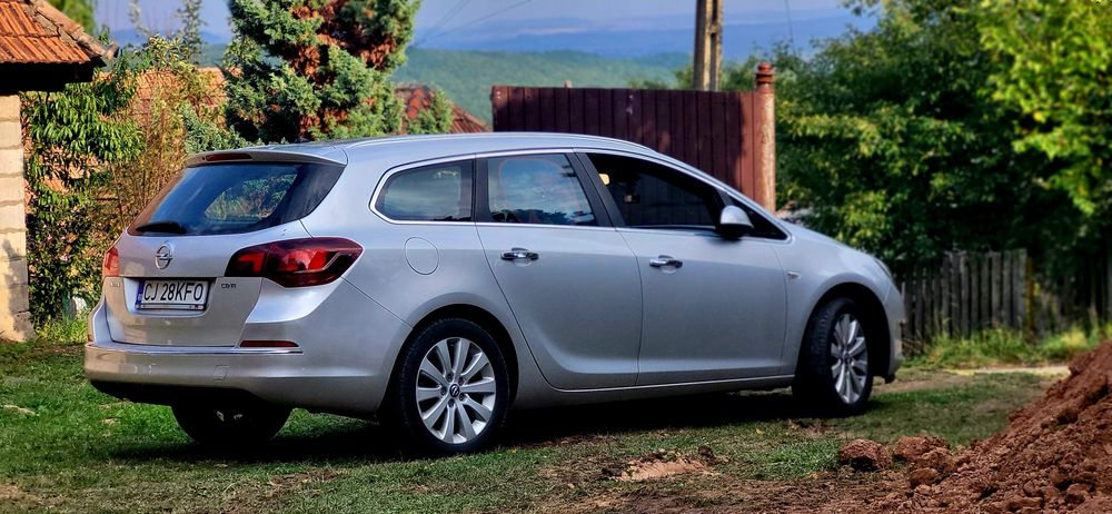 Vând Opel astra j