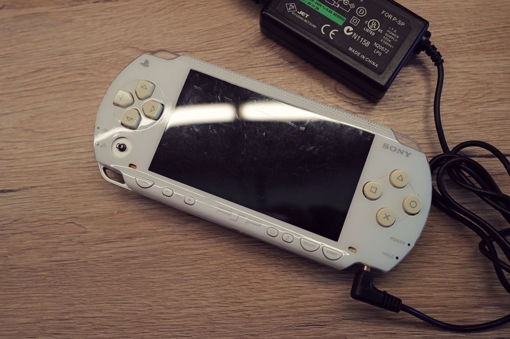 Consola Sony PSP portabil white alb card incarcator