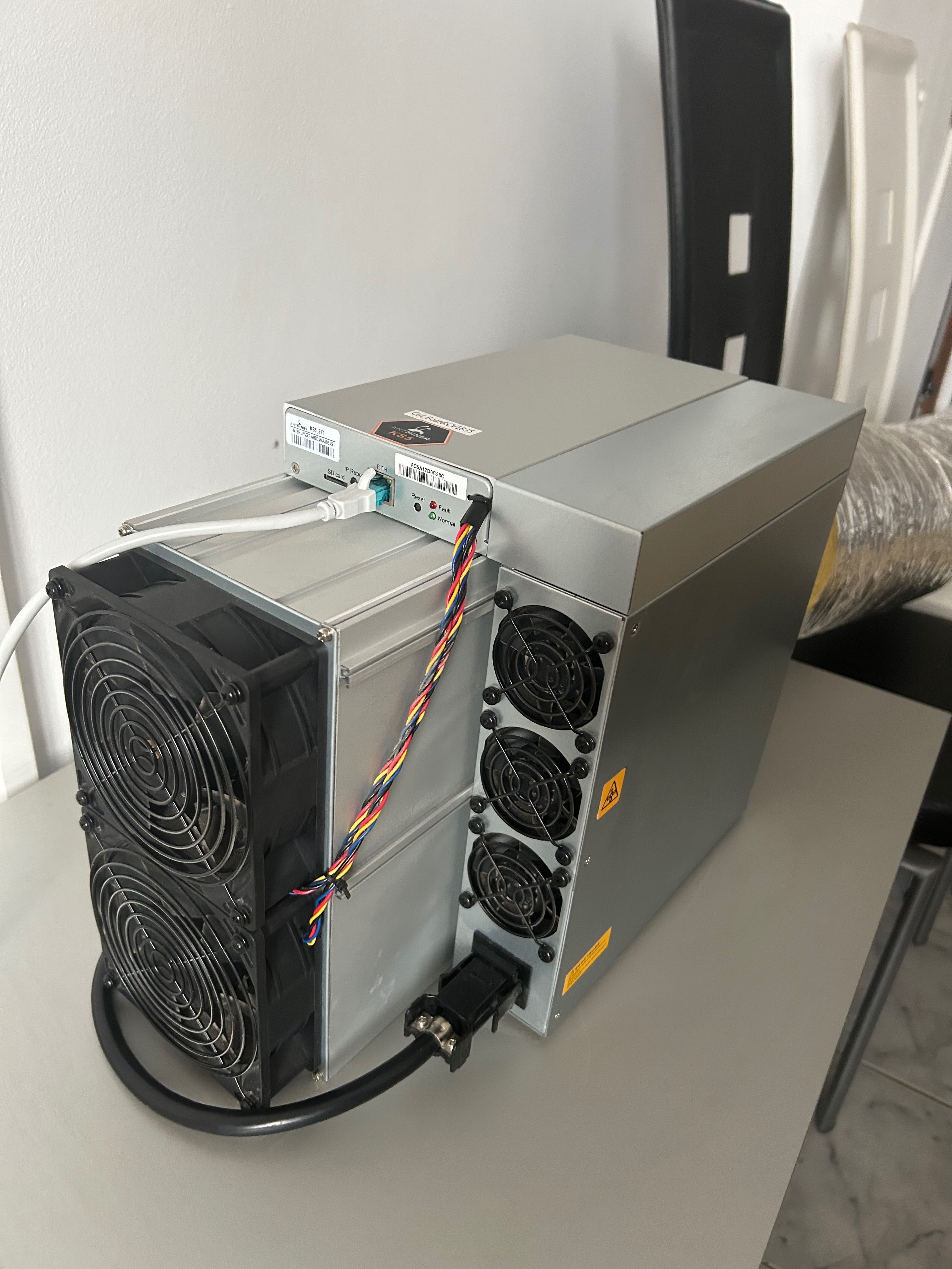 Крипто копачка за Каспа Antminer KS5-PRO 21 TH