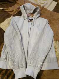 Продам женскую  кожаную куртку, Турция 48-50р. С капюшоном, демисезонн