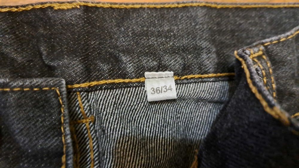 Два чифта здрави и запазени дънки