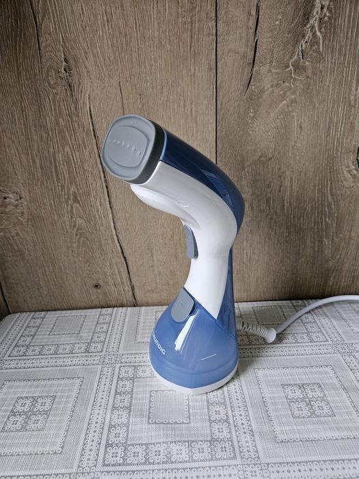 Aparat de calcat vertical ( cu aburi) Grundig