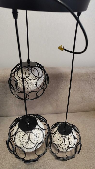 Люстры с лампочками