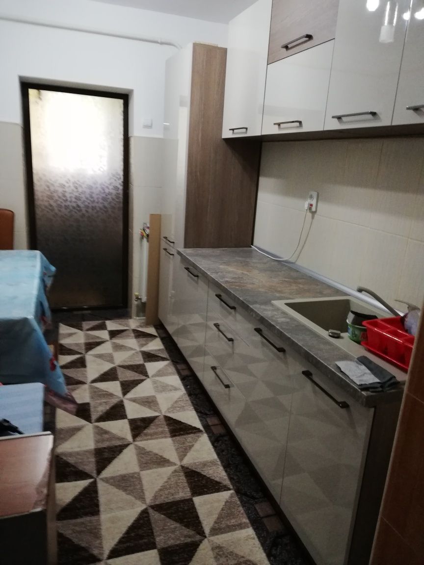 Vând apartament 2 camere decomandat 62000 euro sau mobilat 65000 euro