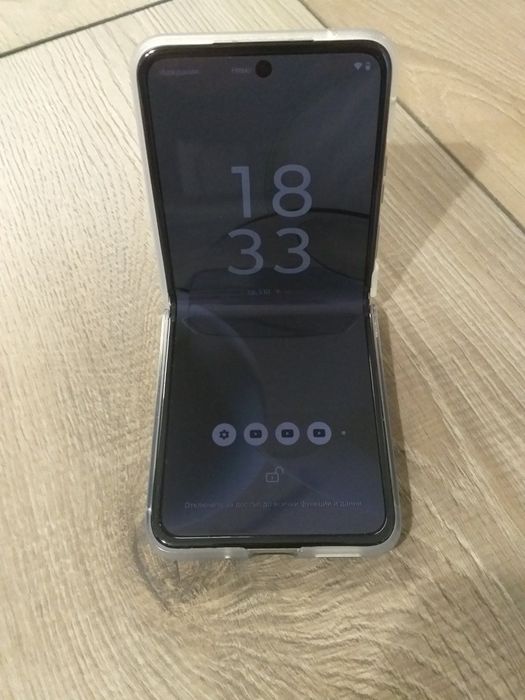 Смартфон Motorola Razr