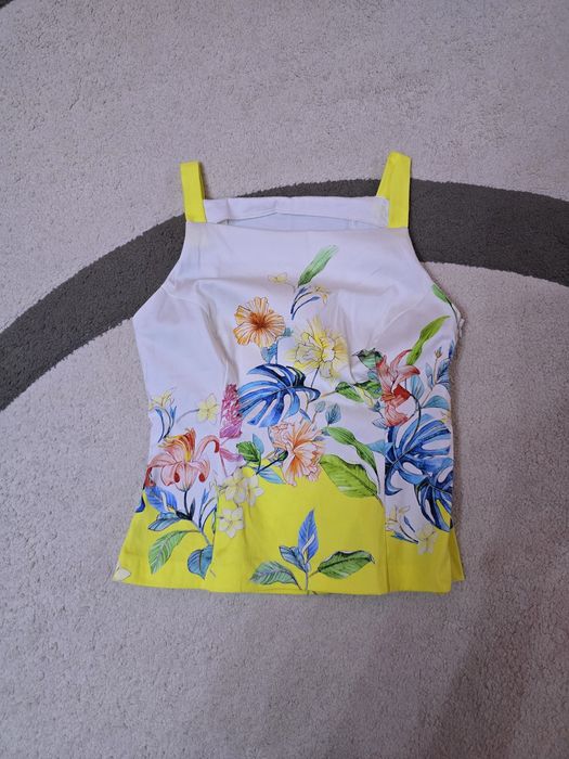 Продавам  памучен топ на цветя- размер S