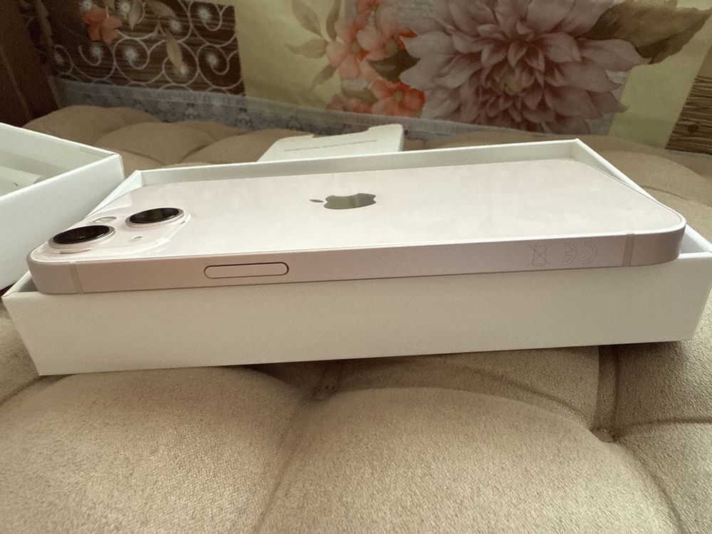 iPhone 13 128GB (кутия и зарядно)