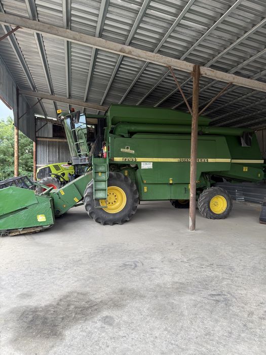 Combina John deere 2264 Hillmaster de panta