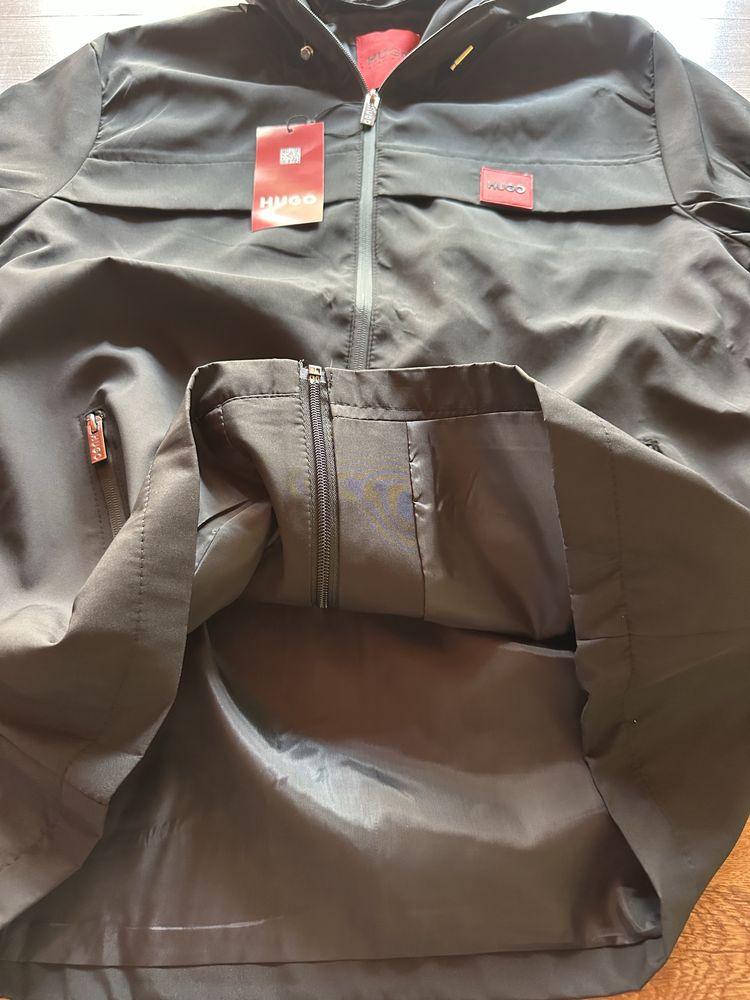 Мъжка,черна,НЕПРОМОКАЕМА ветровка Hugo BOSS