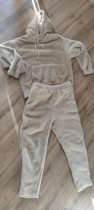 Пухен сет в бежево