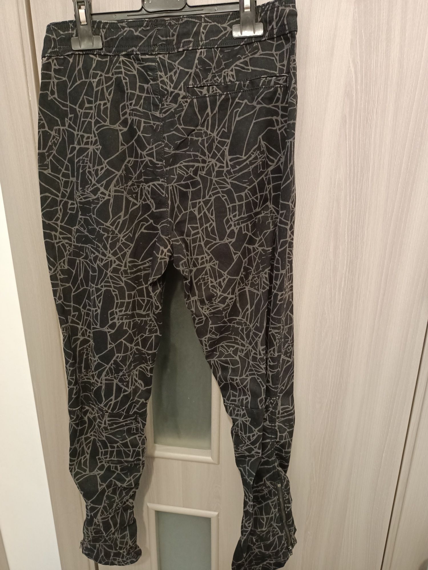 Pantaloni H&M baiat 12-13ani