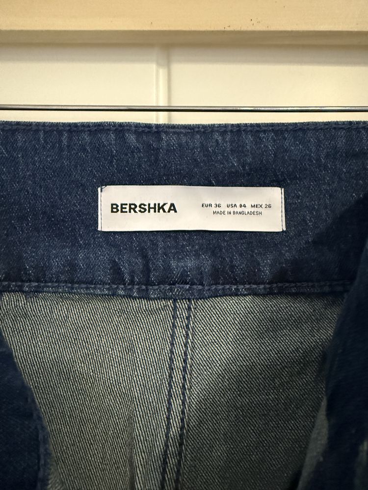 Blugi evazati Bershka