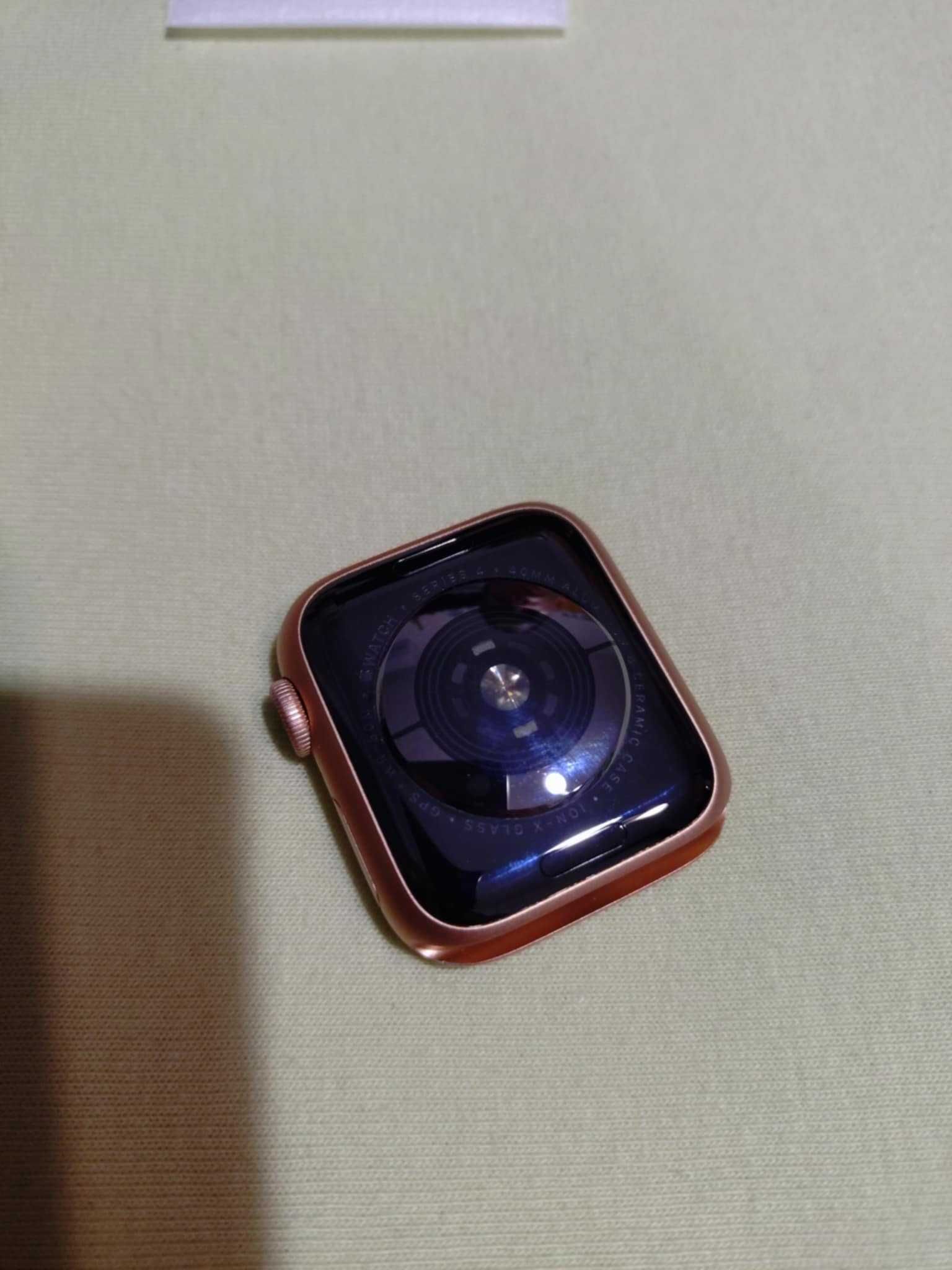 Apple Watch Series 4 40mm Gold Aluminum Pink Sand