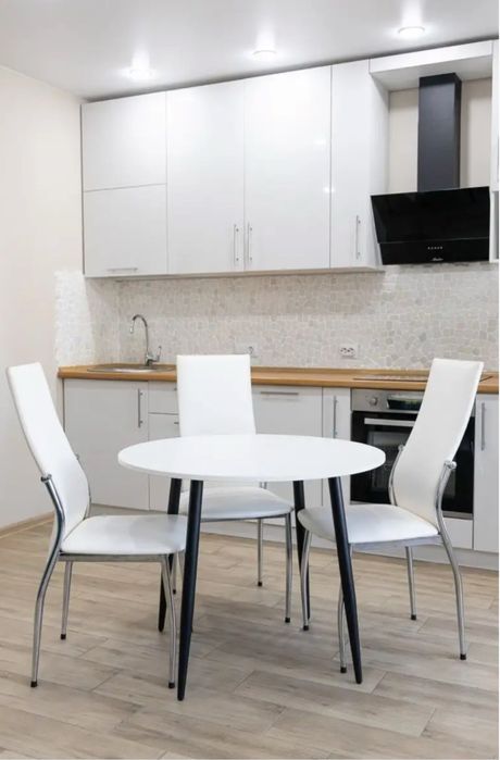 Круглый обеденный стол в Астане