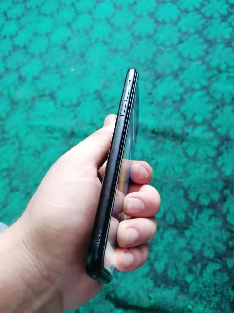 Iphone xr 64 gb.