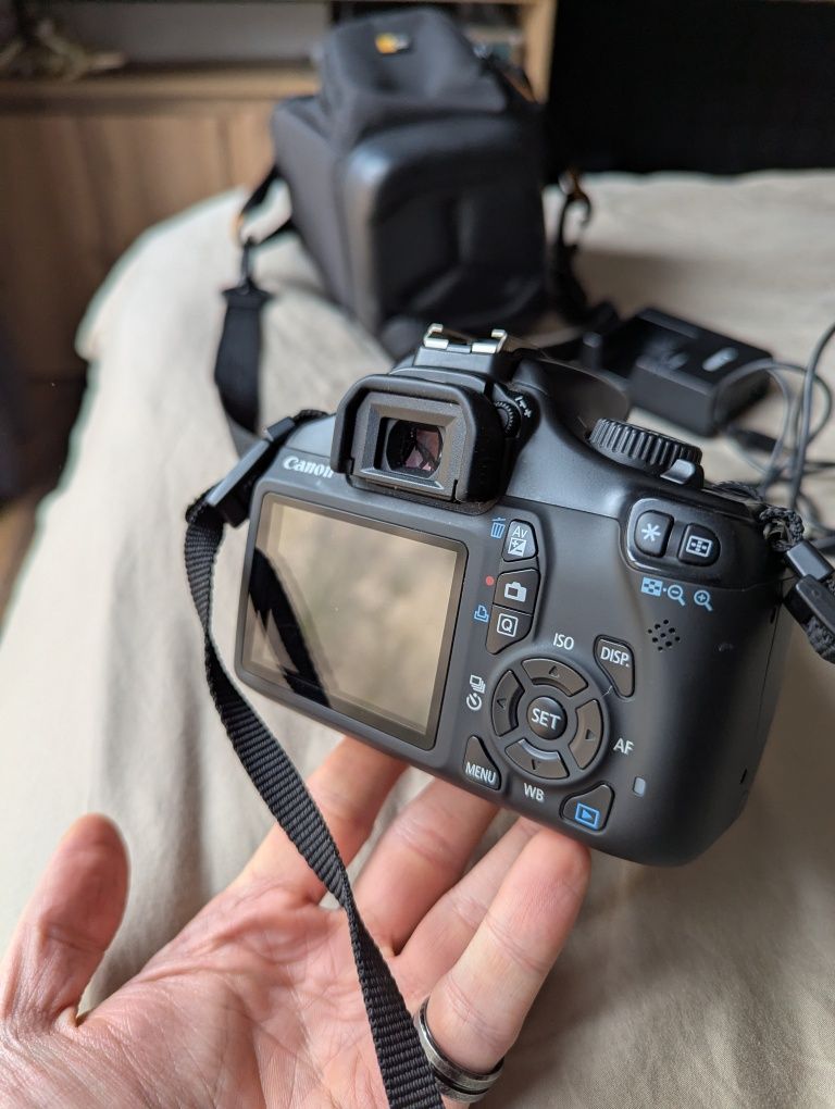 Canon EOS 1100D + Tamron 18-200mm