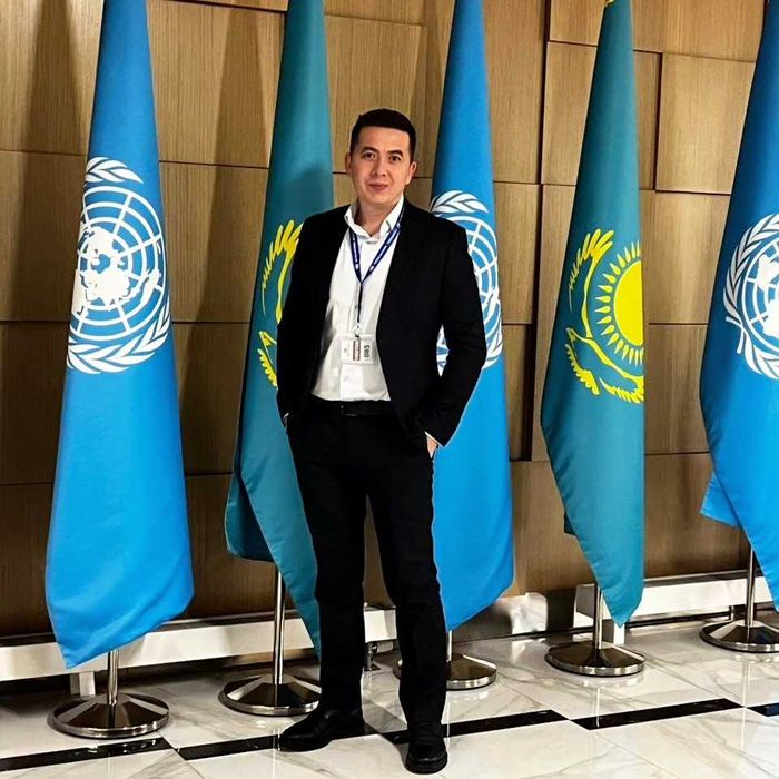 Устный переводчик (английский, русский, казахский языки)