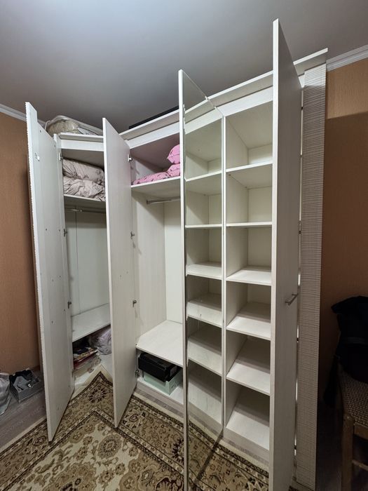 Продам шкаф (2 секции - угловой и прямой)