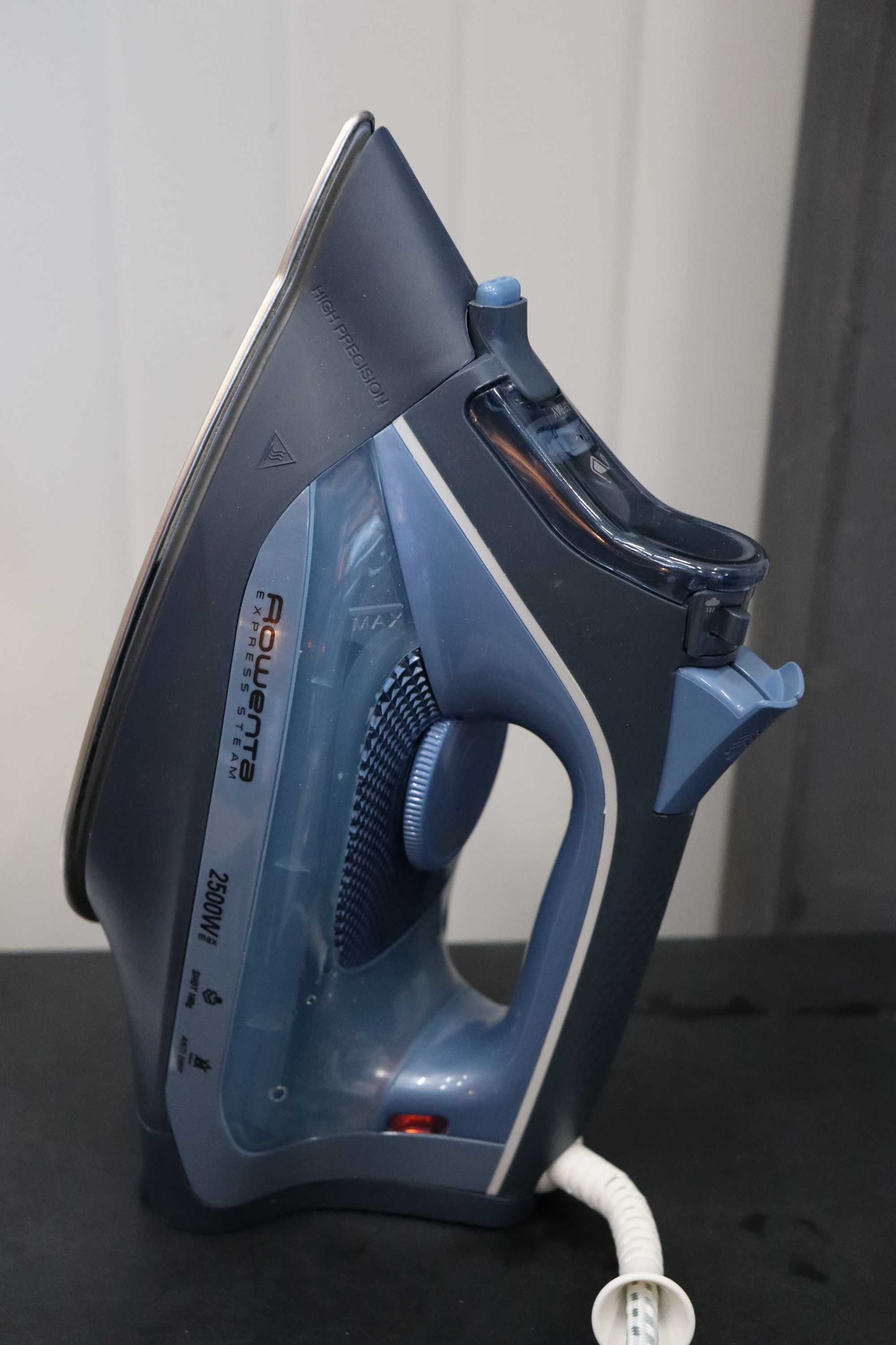 Парна ютия Rowenta Express Steam, 2500W, 160g/min, Синя
