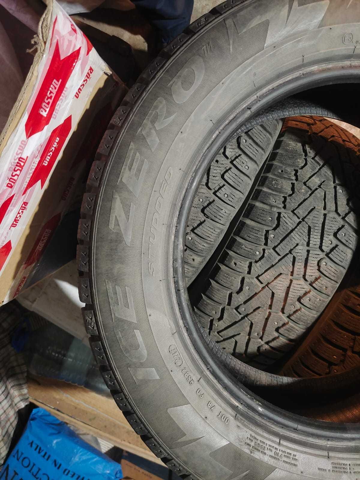 Шины зимние шипованные, б/у, Pirelli Ice Zero 205/60 R16, 4 шт.