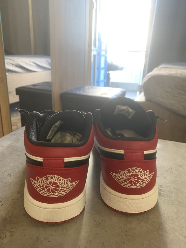 Air jordan low red