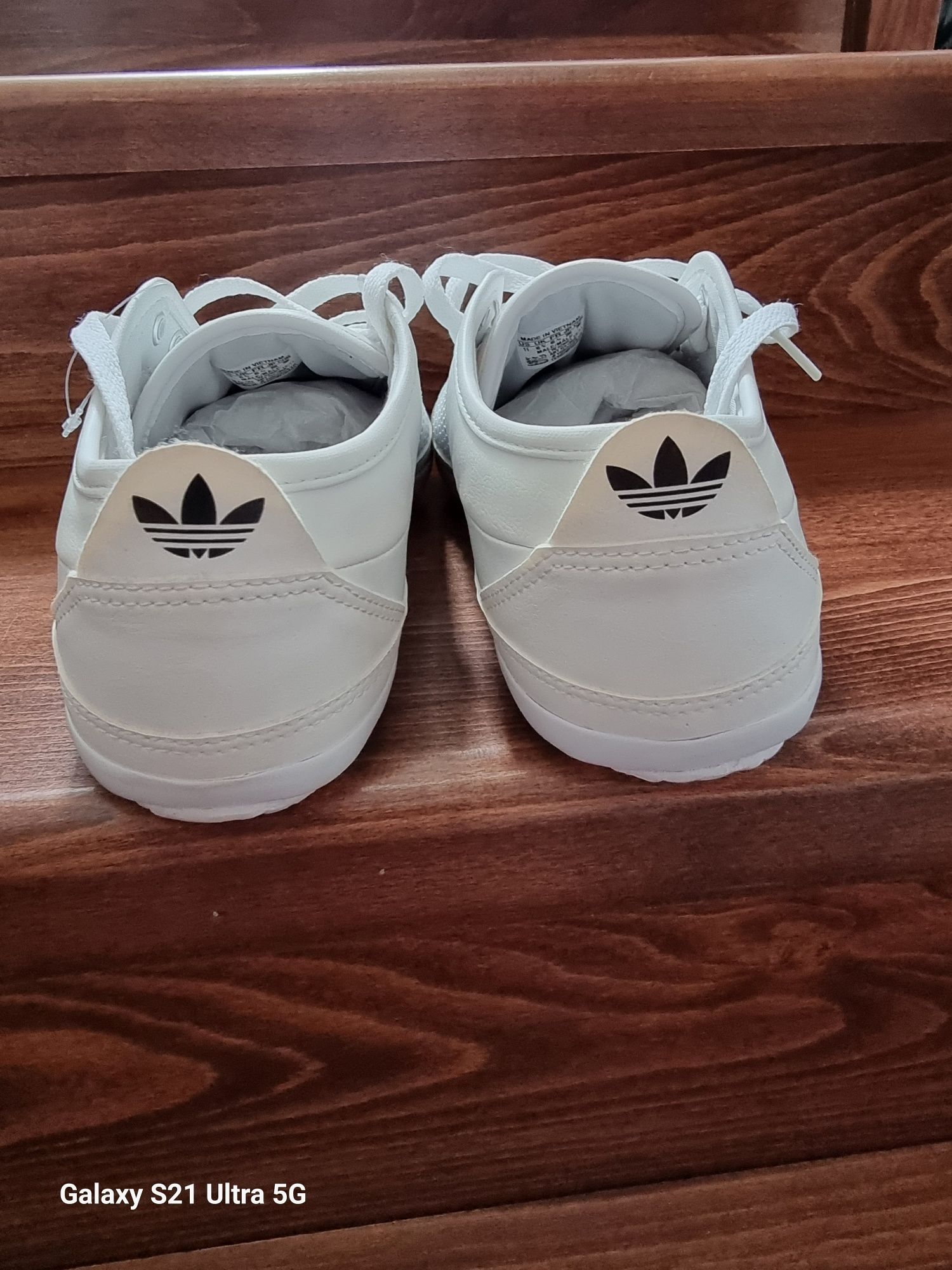 Adidasi Adidas noi fara cutie.