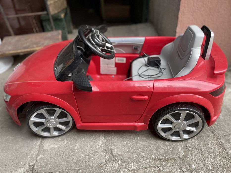 Акуммолаторна кола Audi