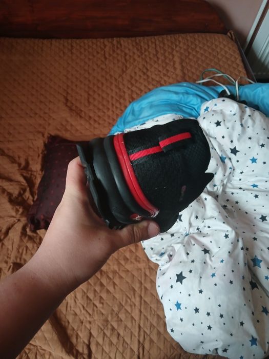 Adidași Gowalk de firma , material textil tip bocanc, foarte buni nr44