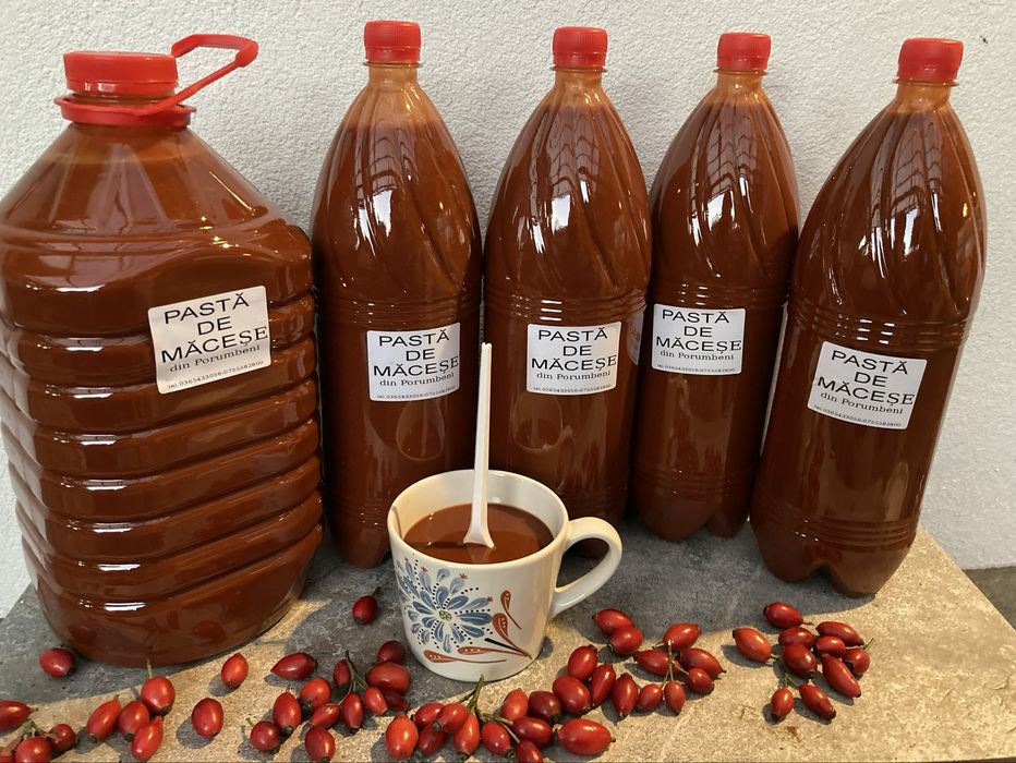 Pasta de macese din porumbeni