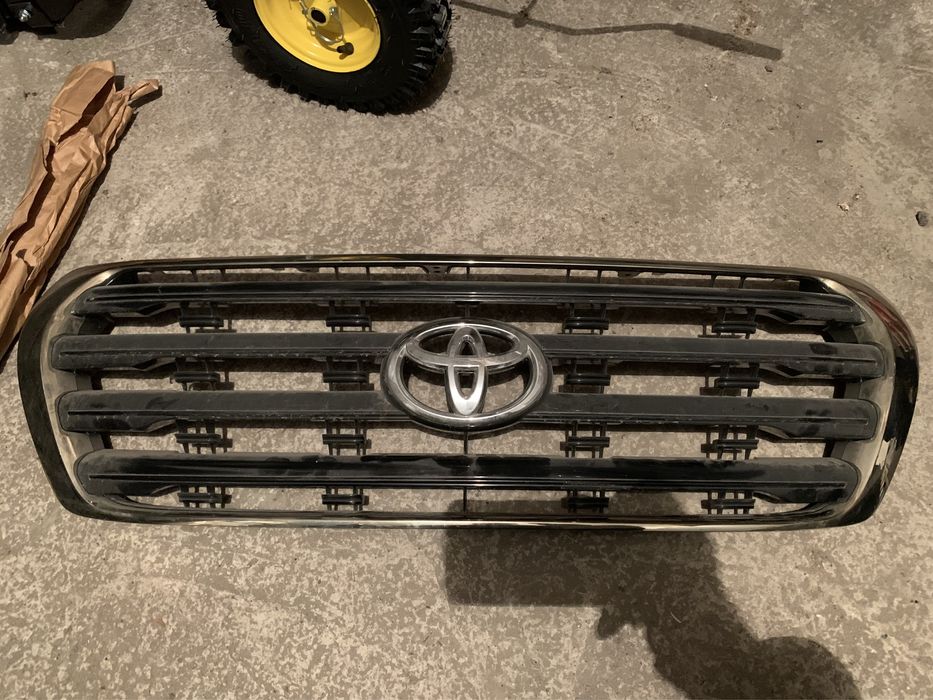Решетка радиатора Land Cruiser