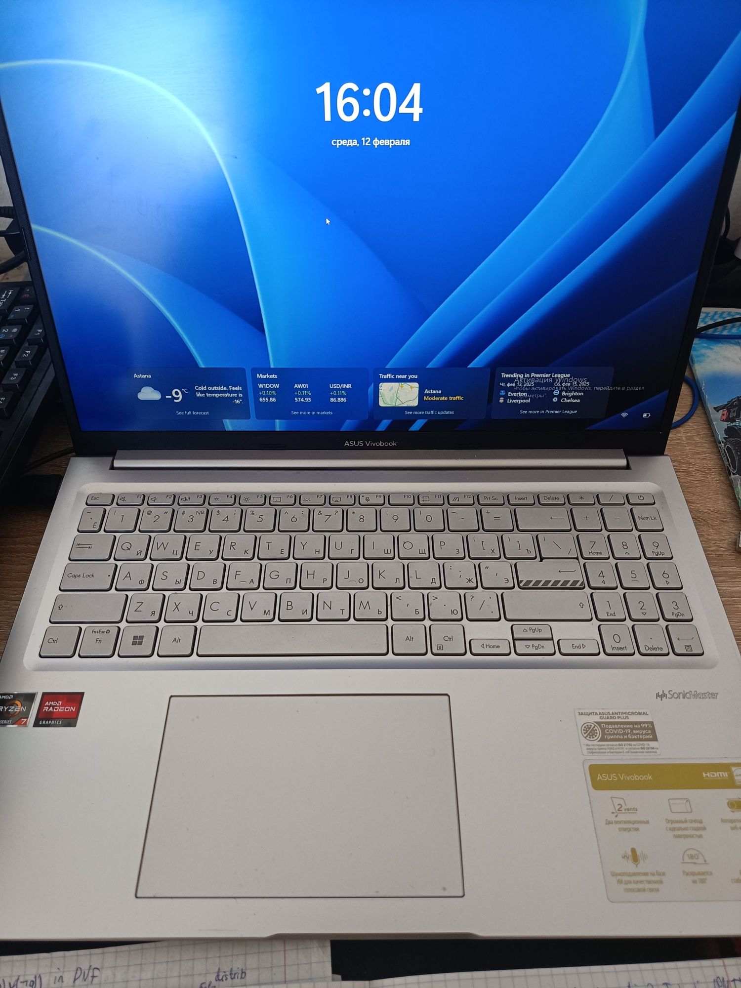 Asus Vivobook 16