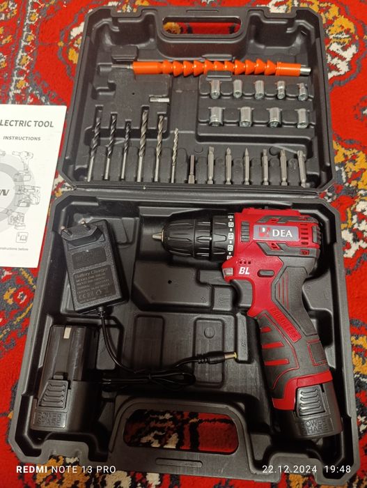 Инструмет набор  и шуруповерт новый