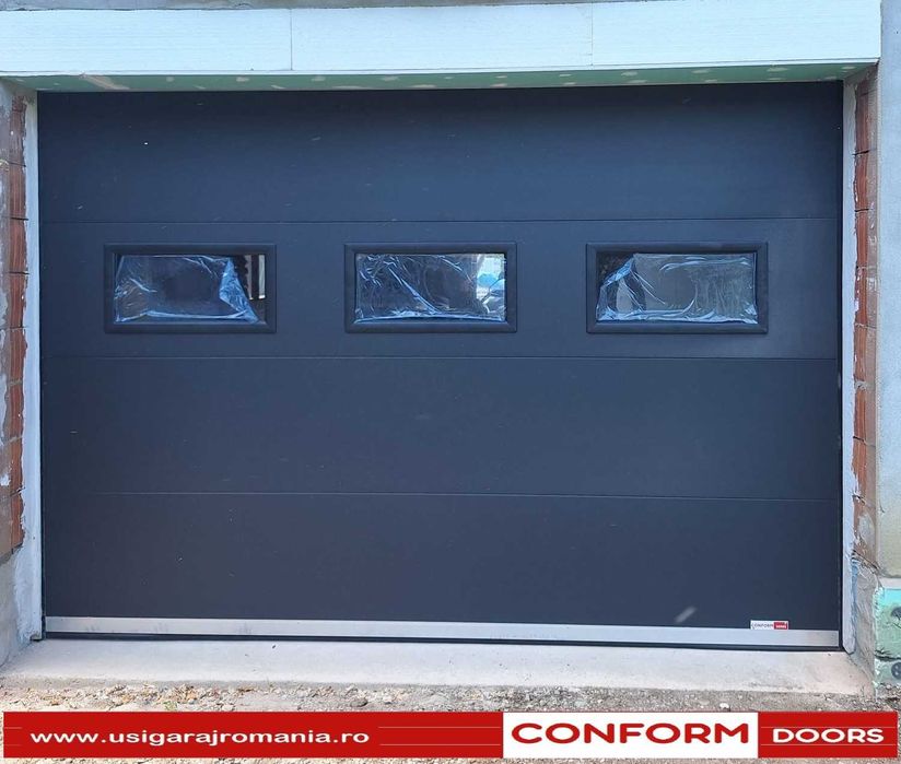 Usa garaj sectionala 2750x2000 negru mat, automatizare si 3 hublouri