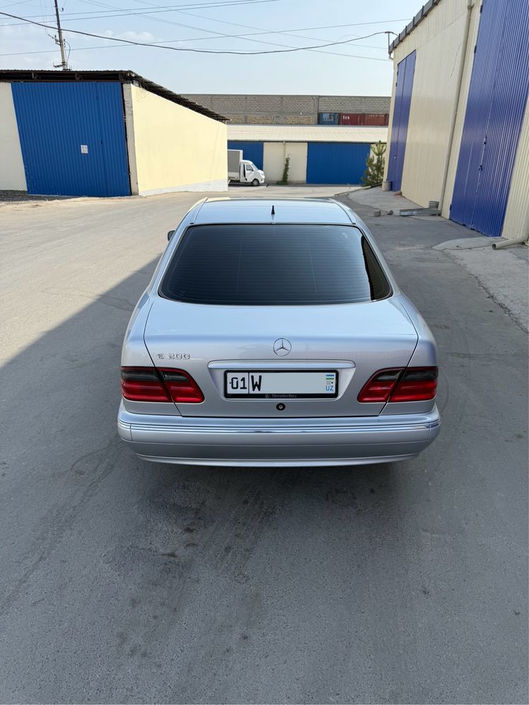 Mercedes - Benz W210