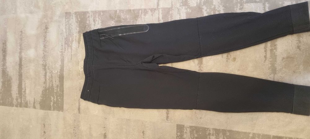 Pantaloni Nike Tech