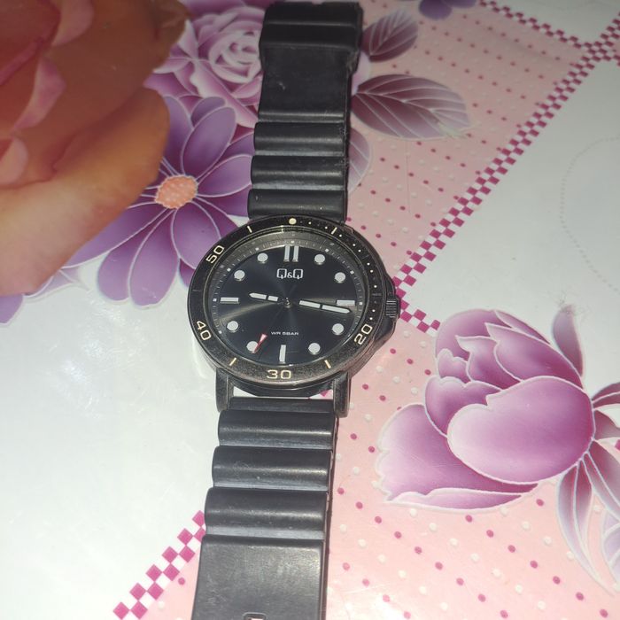 Ceasuri bărbătești Q&Q în stare foarte bună  rezistente la apă
